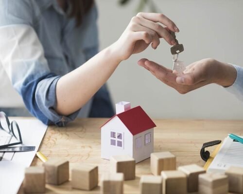 Exploring the Intersection of Real Estate and Financial Services: How They Work Together